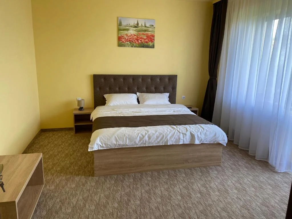 Dormitor cu pat dublu