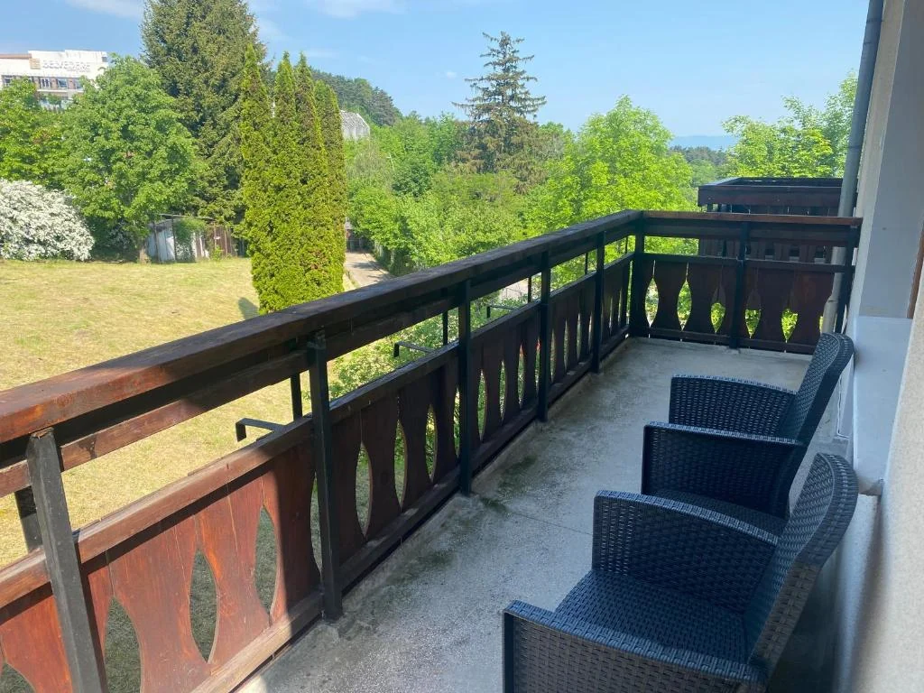Balcon spre grădină