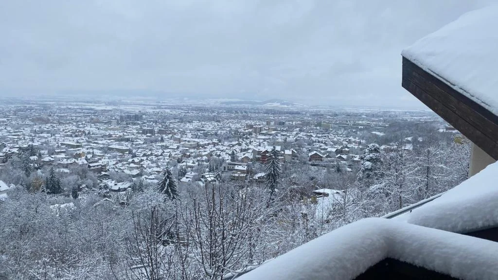 Brașov iarna, văzut de la balcon