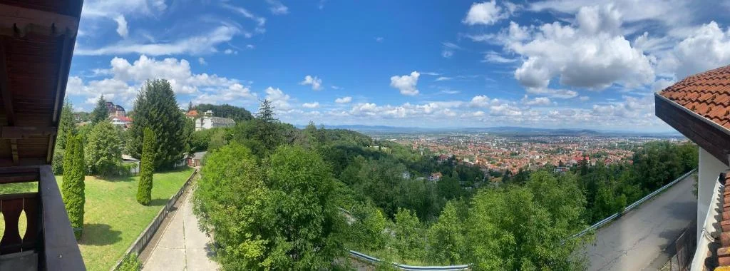 Panoramă de vară asupra Brașovului